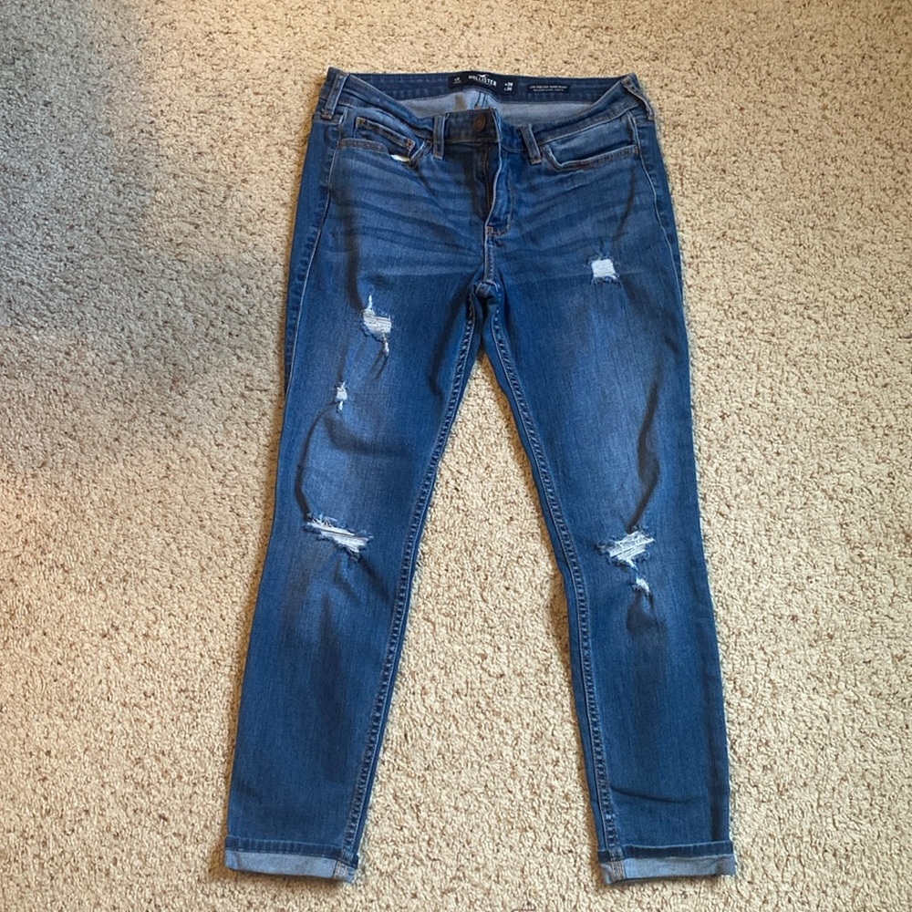 Hollister- 28x 26 (7R) Low Rise Crop Skinny